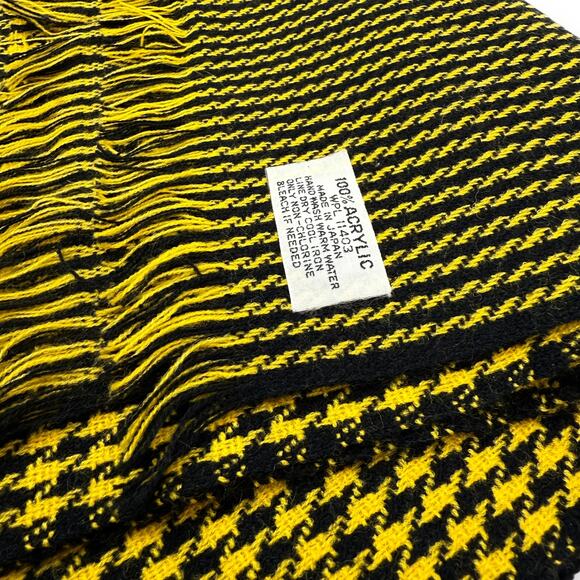 1970's Japanese yellow and black houndstooth large winter scarf - Picture 5 of 9